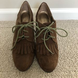 Tahari Lace up heels